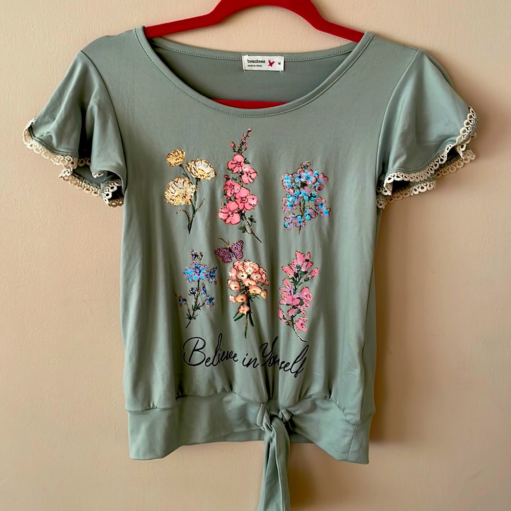 T-shirt, beautiful design for a girl 9-12 years old